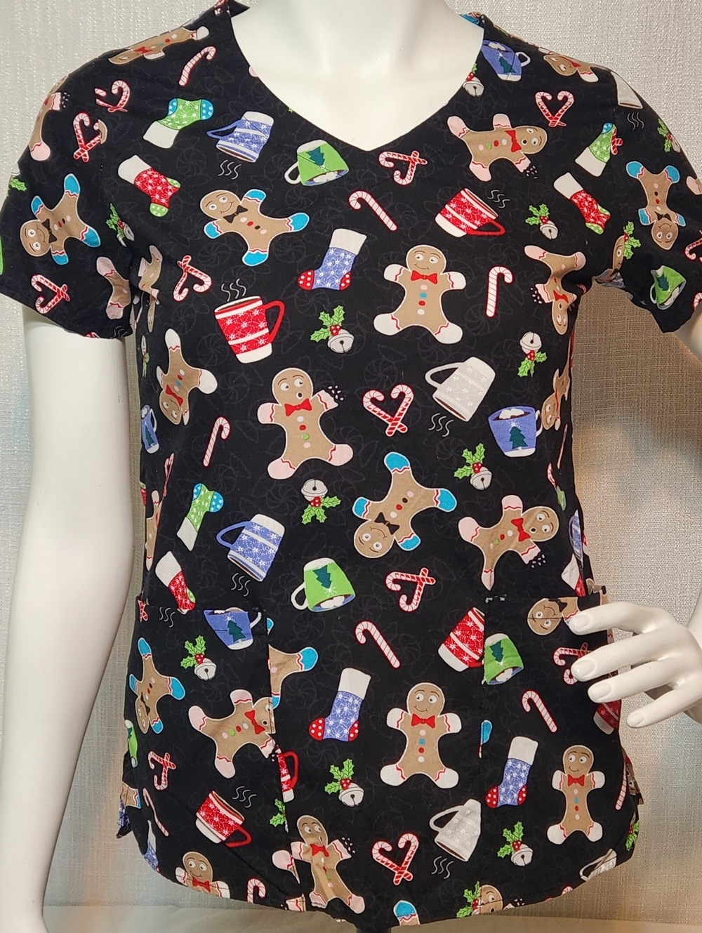 Zoe + Chloe Scrubs Top Gingerbread Man Winter Holiday Cotton Size XS